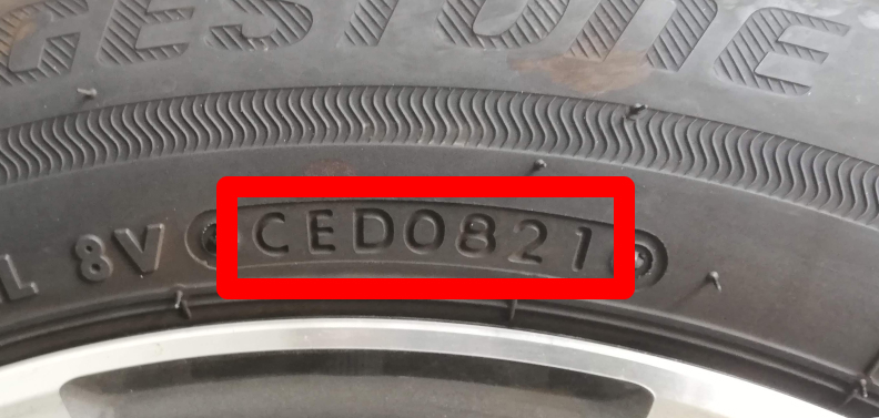 グッドイヤー　305/30R21 タイヤ　22年42週製造